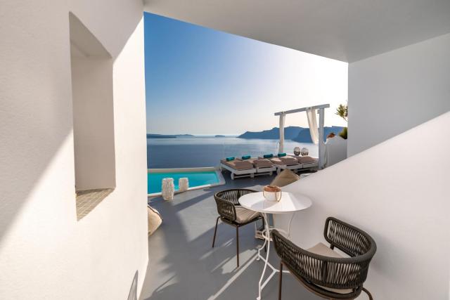 Kima Oia Suites