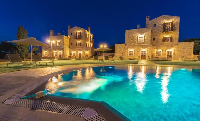 Arodamos Villa with a pool, children's games, and BBQ, perfect for 23 people!