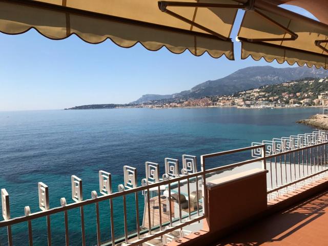 Una terrazza sul mare - Balzi Rossi