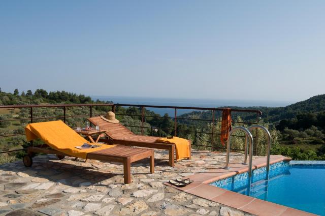 Alonissos Poikilma Villas - luxury villas in Alonissos in nature with private pools