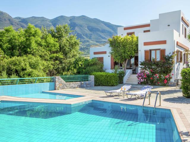 Chic Villa in Lefkogia Crete with Swimming Pool