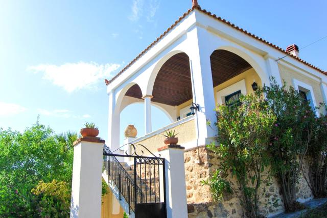 Picturesque Villa in Limnos + Enclosed Garden + Sea View