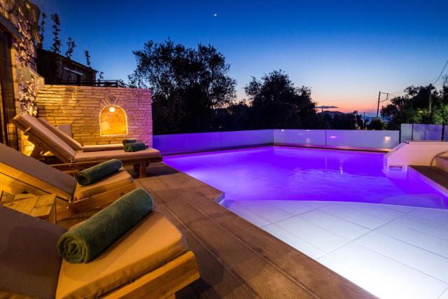 Villa Diamante -Seafront Stone Villa for 5 with Stunning Sunset Views