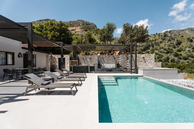 Eumelia Iconic Villa, with Heated Pool & Whirlpool, By ThinkVilla