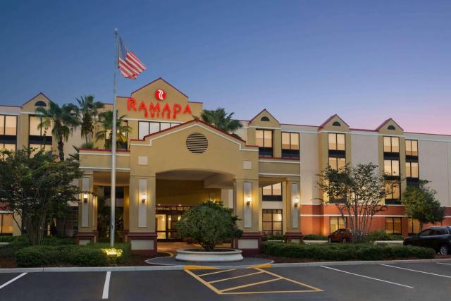 Ramada by Wyndham Suites Orlando Airport- Free Airport Shuttle