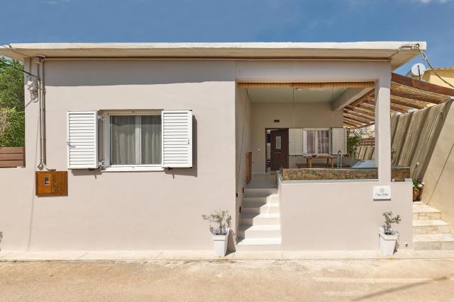 2 bedroom Villa with heated swimming pool-Spa whirlpool-BBQ!