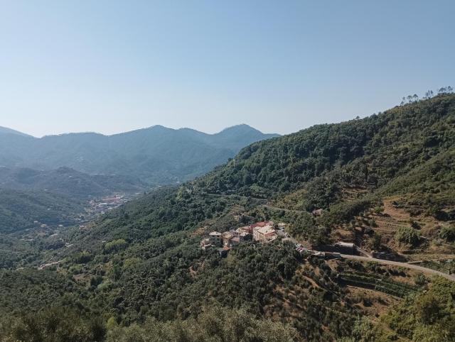 CASA LORENZO SULLE COLLINE DI LEVANTO e VICINO ALLE CINQUETERRE LT-0620