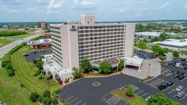 DoubleTree by Hilton St. Louis at Westport