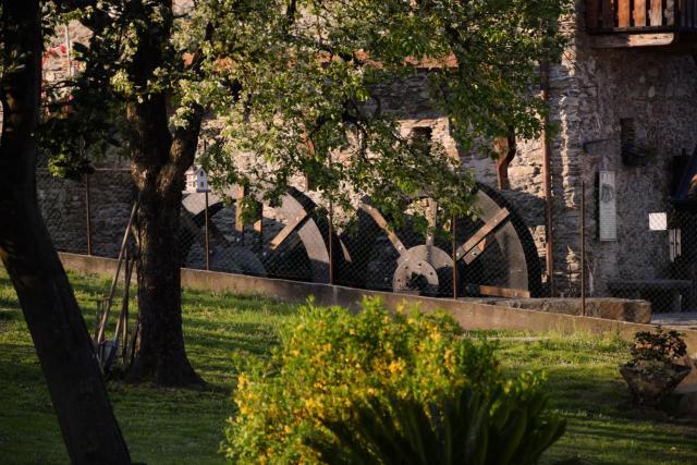 Il Granaio - Ancient Molino Maufet Watermill on Lake Como - Garden View