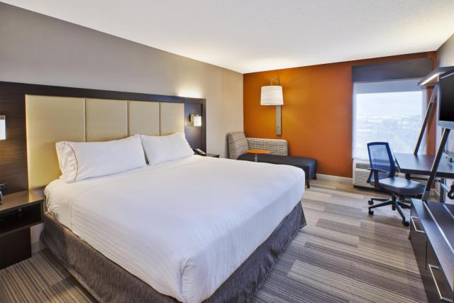 Holiday Inn Express & Suites Chicago-Midway Airport, an IHG Hotel