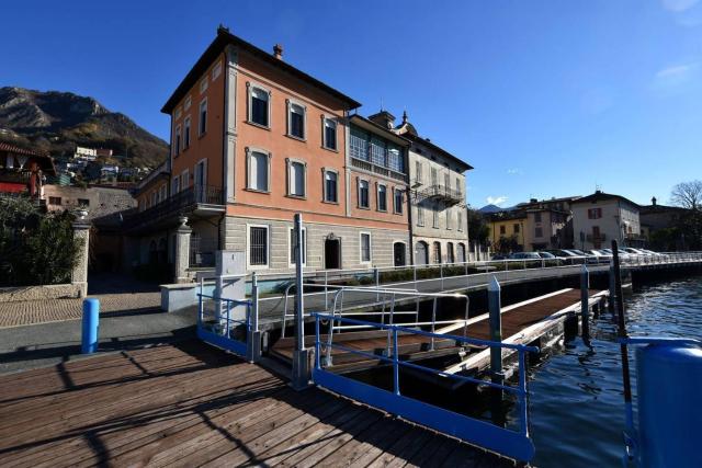 Residenza di Prestigio In Riva al Lago Marone Primo Piano