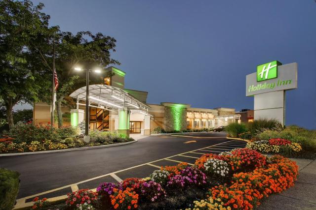 Holiday Inn Westbury-Long Island, an IHG Hotel