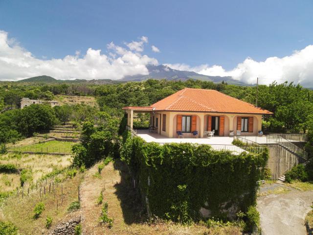 Le Vigne - Villa overlooking Etna