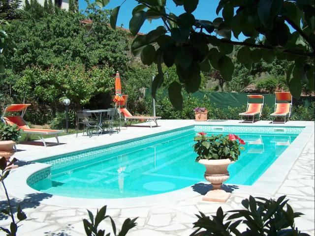 Sunny villa in Castiglion Fiorentino with private pool