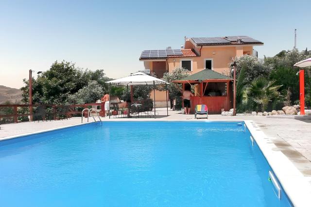 Spacious villa with private pool and stunning views