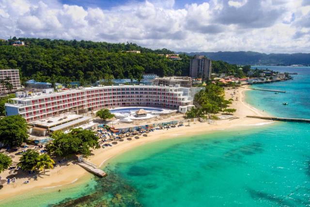 Grand Decameron Cornwall Beach, A Trademark All-Inclusive Resort