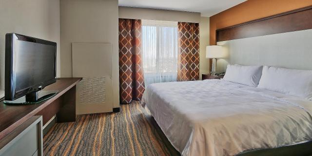 Holiday Inn & Suites Albuquerque-North I-25, an IHG Hotel