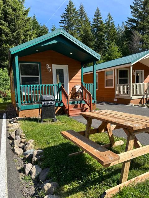 Packwood Lodge & Cabins