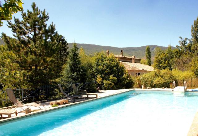 Le Moulin de la Viorne, gîte avec piscine au cœur de la nature en Haute-Provence