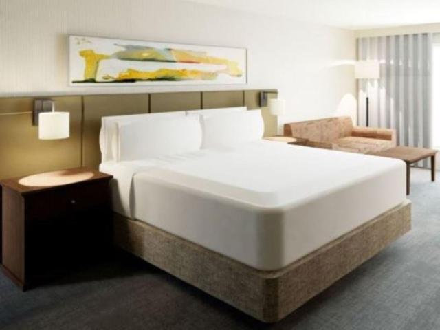 Crowne Plaza Chicago-Northbrook, an IHG Hotel