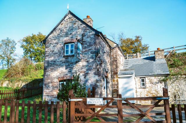 Aqueduct Cottage