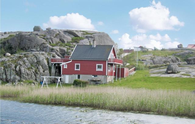 Nice Home In Sirevåg With Kitchen