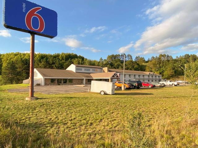 Motel 6 Norway MI