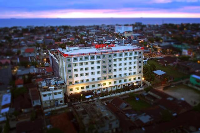 Rocky Plaza Hotel Padang