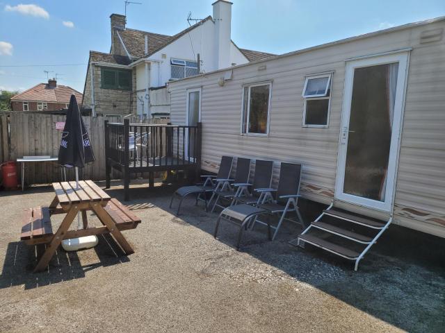 the jackdaw pub SELF CATERING STATIC CARAVAN free breakfast supplied