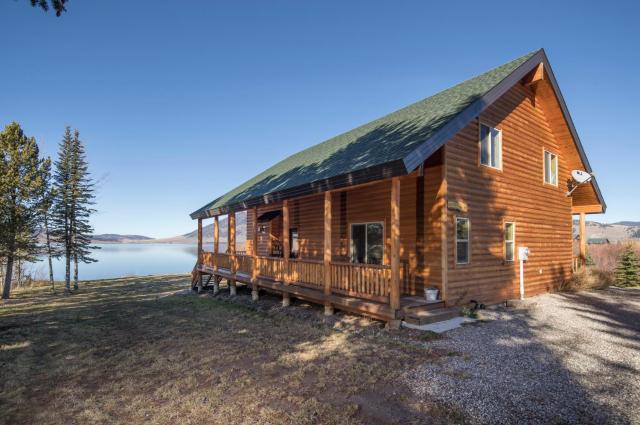 Duck Duck Goose by KABINO Lakeside Luxury Log Cabin Easy Access and Huge Views On Henrys Lake WiFi Satellite