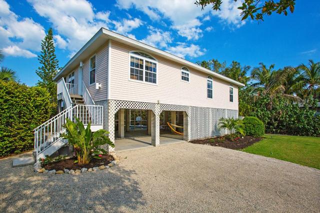 Stunning Newly Designed and Renovated Home seconds to the Gulf Of Mexico