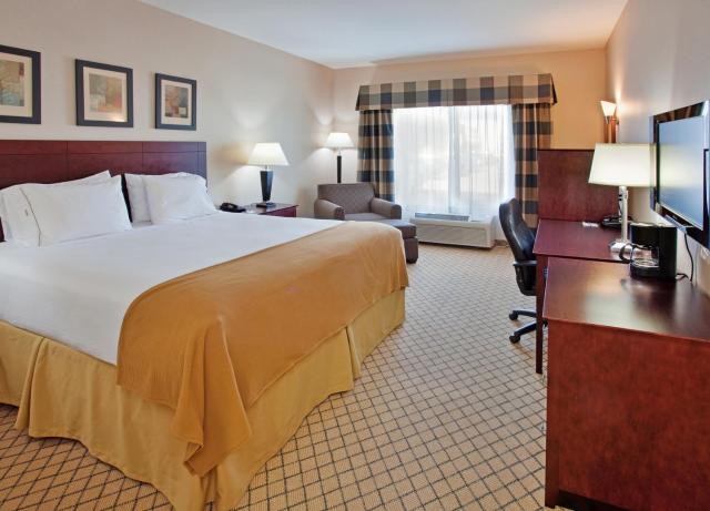 Holiday Inn Express Hotel & Suites Wichita Airport, an IHG Hotel