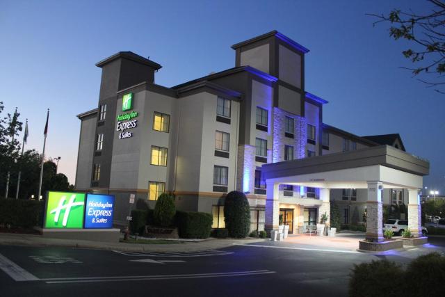 Holiday Inn Express & Suites Charlotte-Concord-I-85, an IHG Hotel