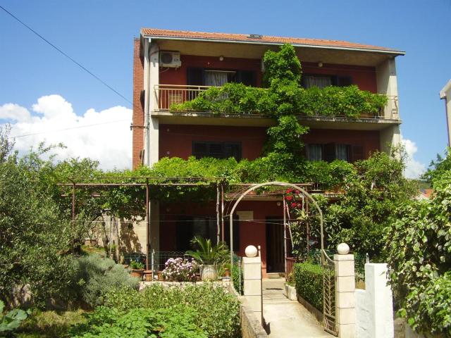 Apartments Srhoj