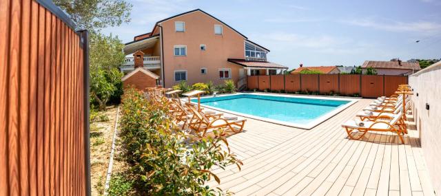 Foric Apartments With Outdoor Heated Pool