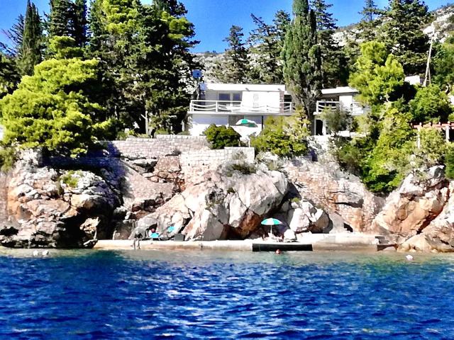 Beach House On The Cliff