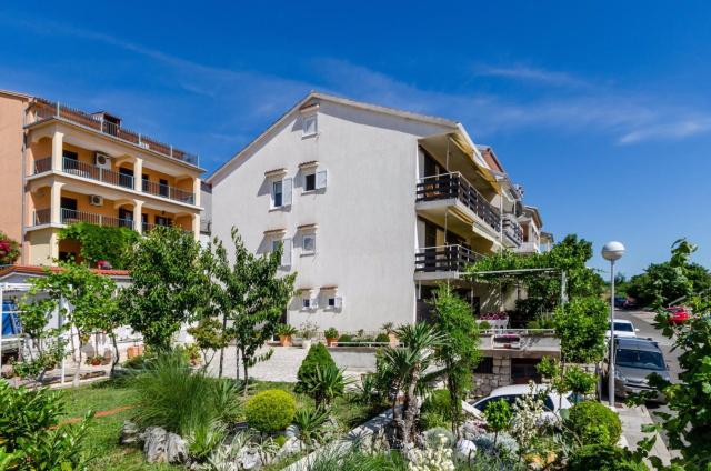 Three-Bedroom Apartment Crikvenica 8