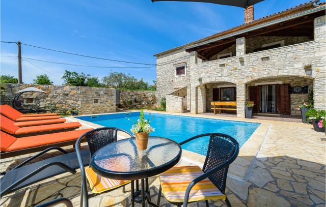 Amazing Home In Svetvincenat With Wifi