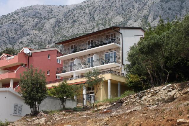 Apartments with a parking space Zivogosce - Porat, Makarska - 6700