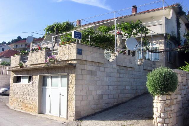 Apartments with a parking space Jelsa, Hvar - 2059