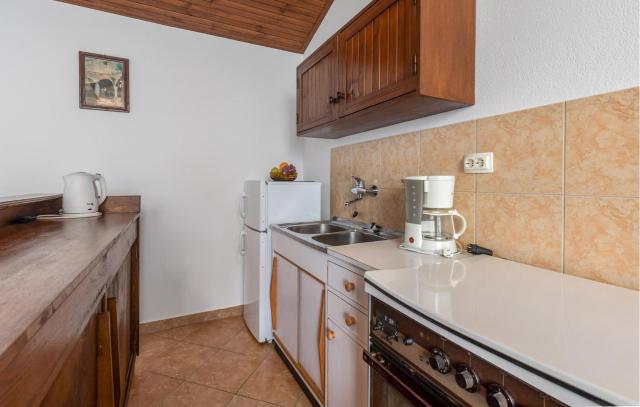 Nice Apartment In Banjol With Kitchen