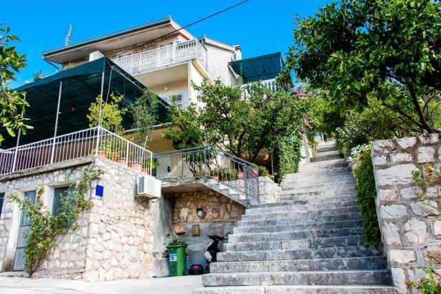 Apartments with a parking space Trpanj, Peljesac - 11545