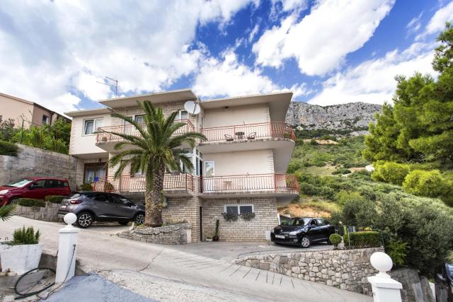 Apartments by the sea Brela, Makarska - 13620