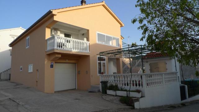 Apartments with a parking space Grebastica, Sibenik - 13978