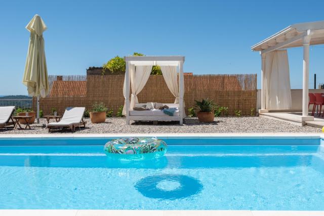 Family Fun - Villa with pool