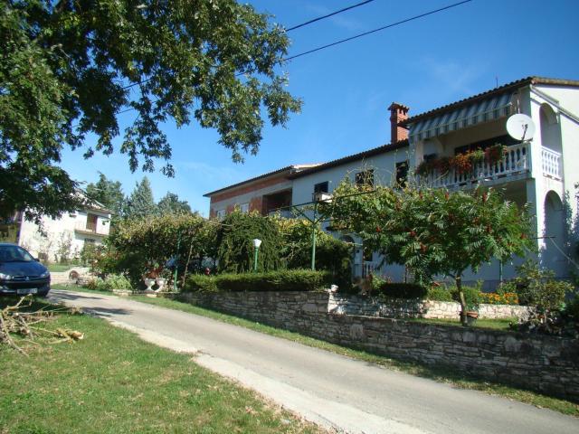 Apartments with a parking space Zajci, Central Istria - Sredisnja Istra - 14303