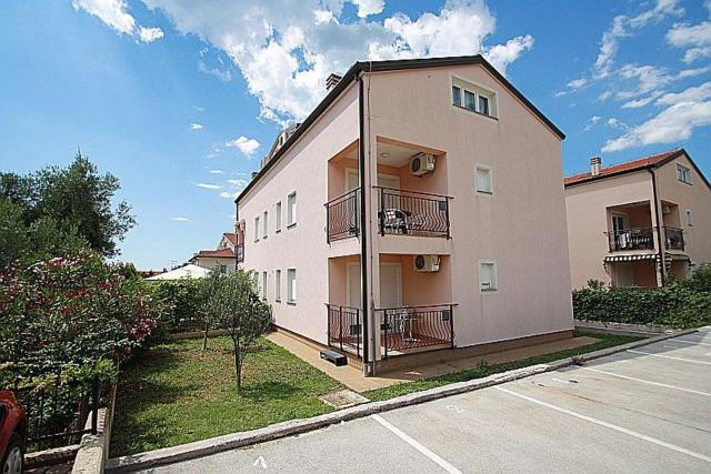 Apartment Bilic with balcony