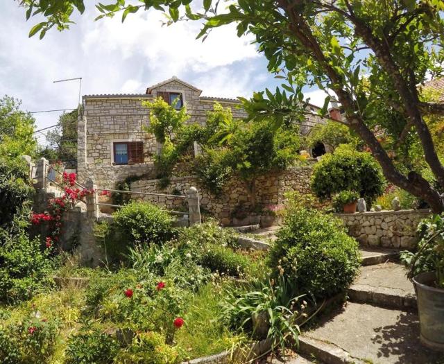 Holiday house with a parking space Lozisca, Brac - 15444