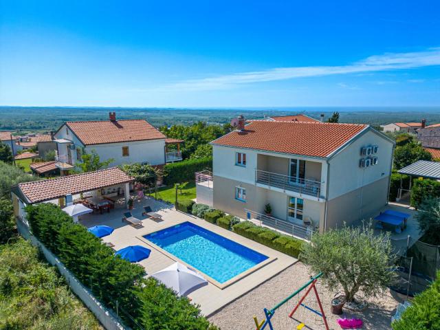 4 bedroom villa near Porec