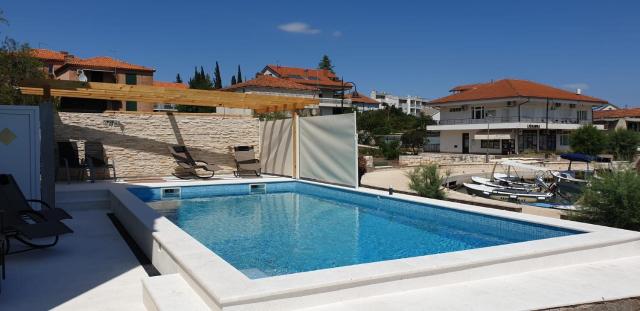 Pascal Villa 7 nights 1 free